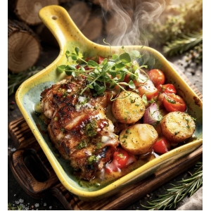 Запеченная шея под сырной корочкой с овощами
