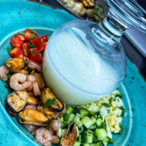 Окрошка с креветками и мясом мидий